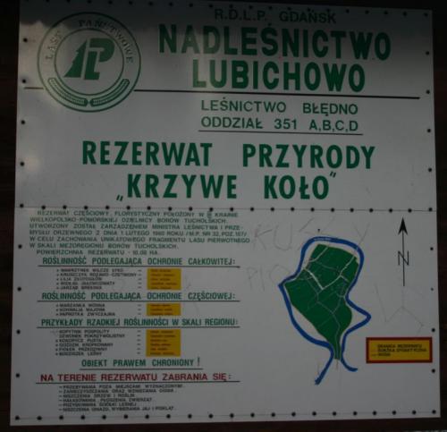 Tablica informacyjna przed wejściem do rezerwatu Tablica informacyjna przed wejściem do rezerwatu